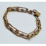 A 9ct gold gate bracelet, weight 13.3g