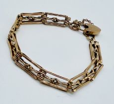 A 9ct gold gate bracelet, weight 13.3g