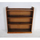 An oak freestanding bookcase - length 104cm, depth 30cm, height 110.5cm