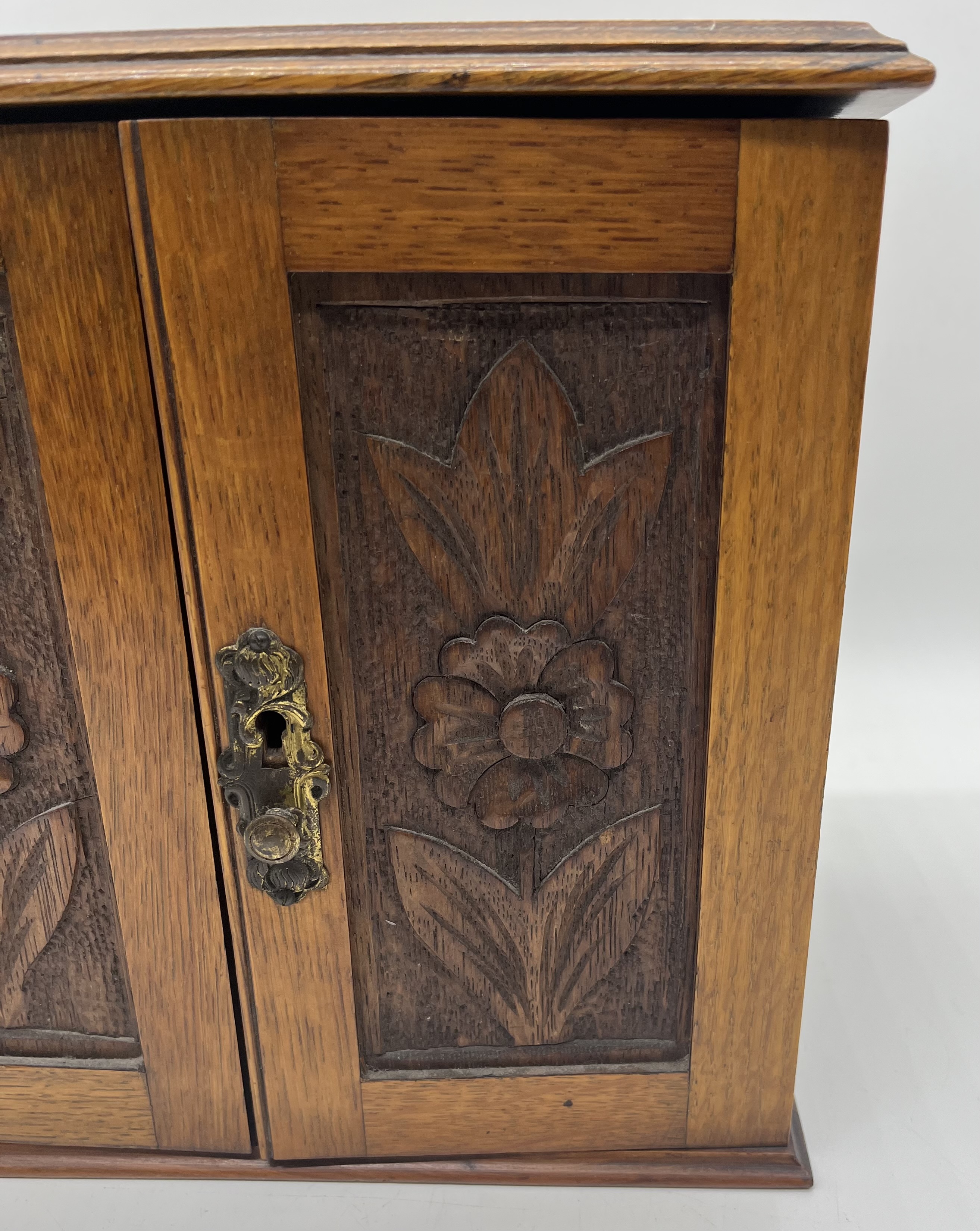 An Edwardian smokers cabinet, dated 1909 - Image 4 of 6