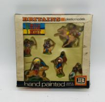 A vintage boxed Britains Wild West Swoppet Indians plastic figurines set (7522)