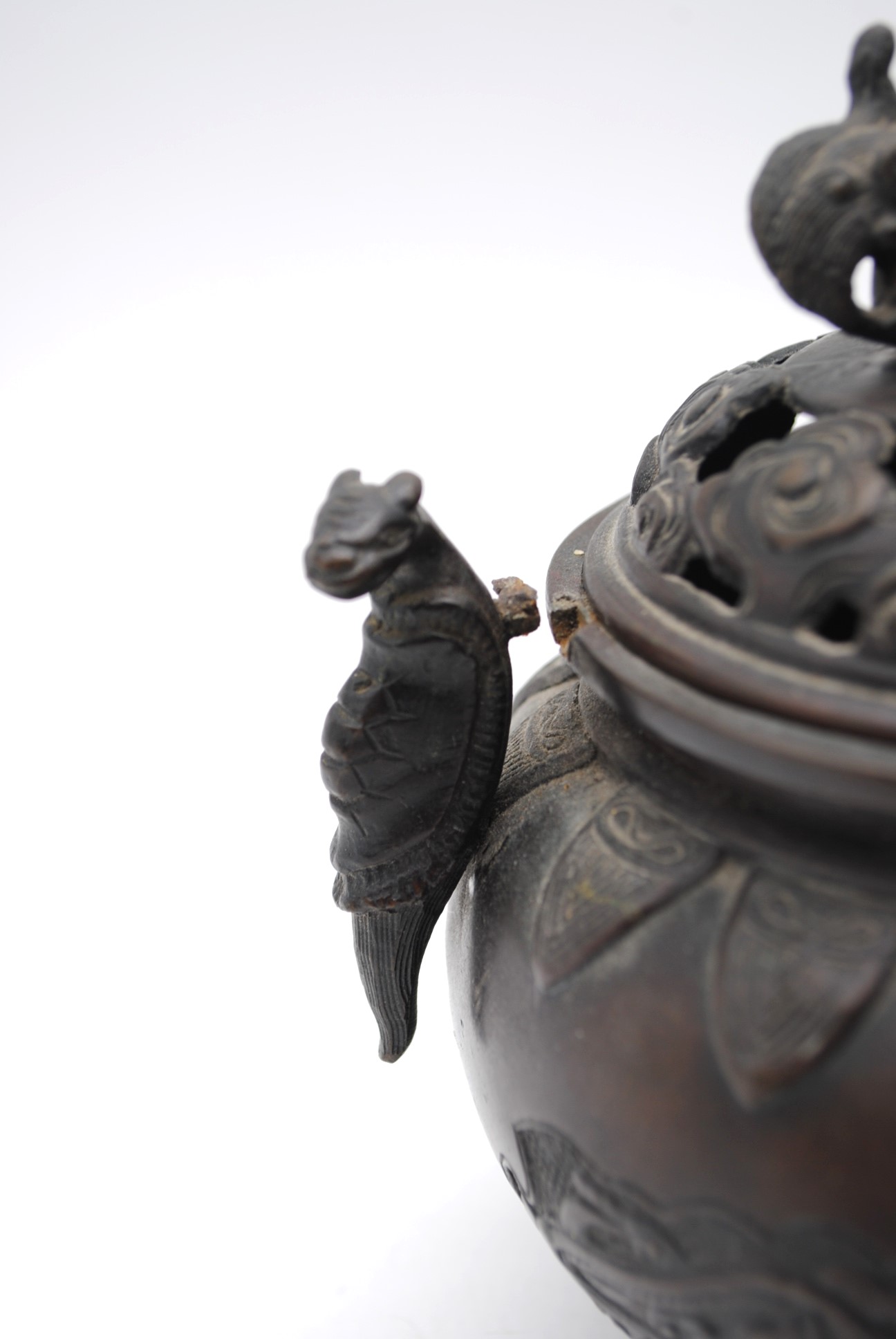 A 19th century oriental bronze twin-handle tripod Censer, with relief decoration depicting dragons - Image 5 of 12