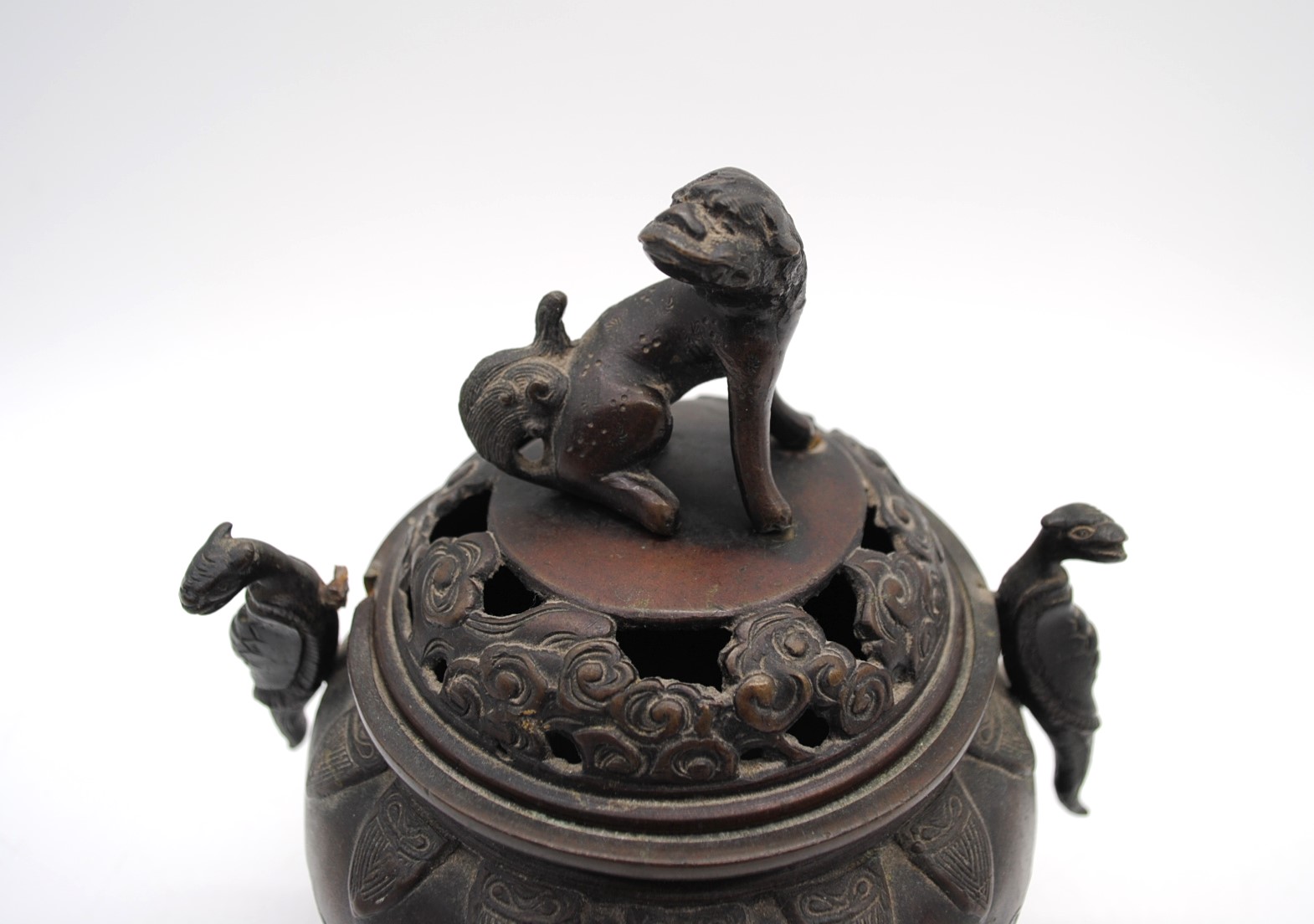 A 19th century oriental bronze twin-handle tripod Censer, with relief decoration depicting dragons - Image 3 of 12