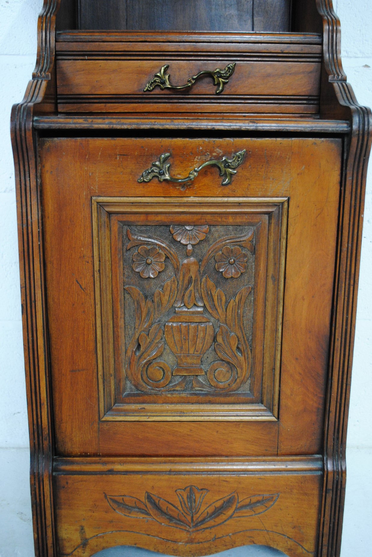 A turn of the century mahogany purdonium , with brass gallery to top - Image 8 of 8