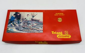 A boxed Tri-ang Railways OO gauge electric model railway set (RS23), comprising of "Britannia" green