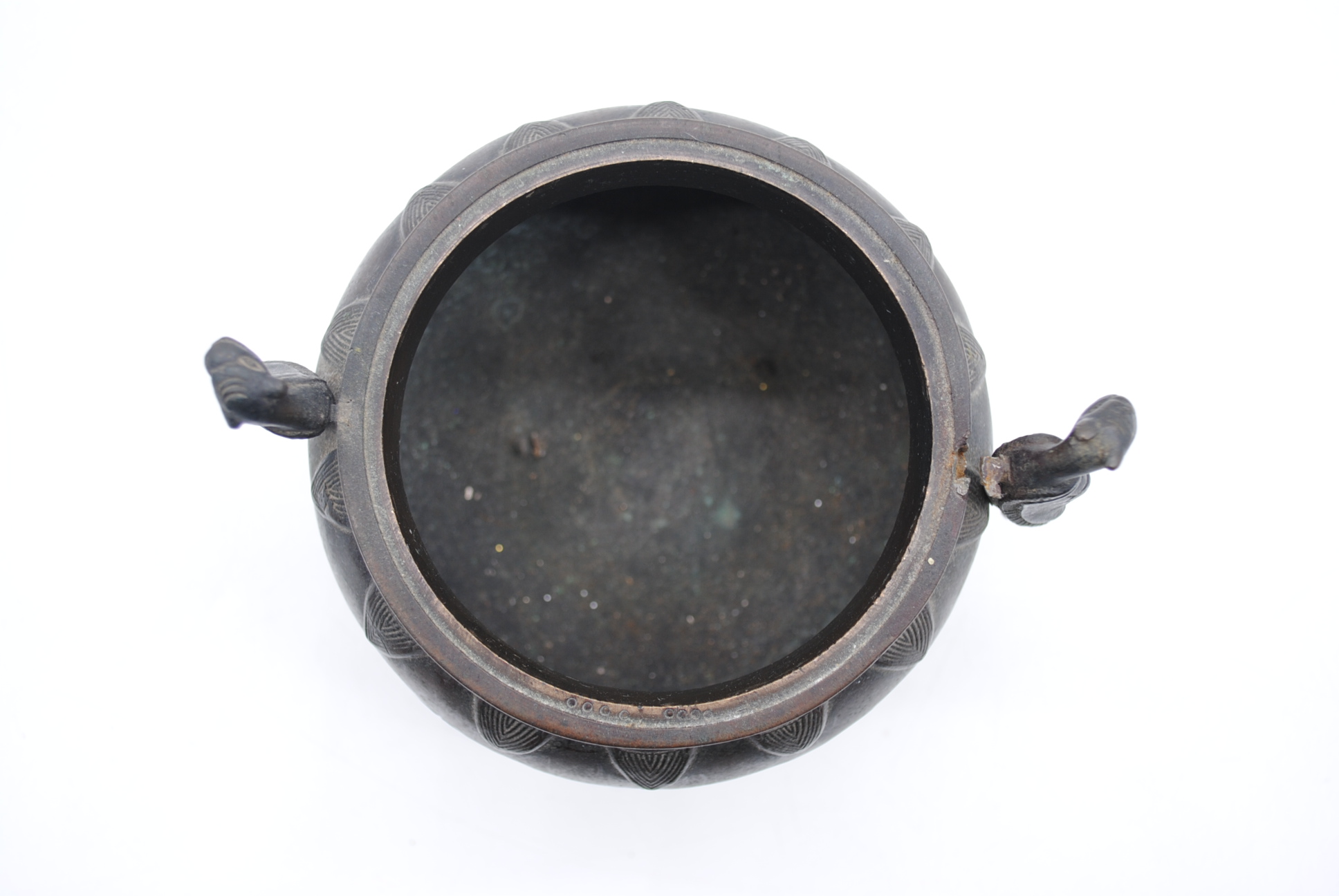 A 19th century oriental bronze twin-handle tripod Censer, with relief decoration depicting dragons - Image 11 of 12
