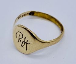 A 9ct gold signet ring, weight 4.5g