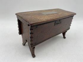 A miniature oak coffer with SCM plaque, width 23cm