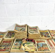 A large collection of British vintage comics including Warlord, Battle, Victor, Scream, 2000AD,