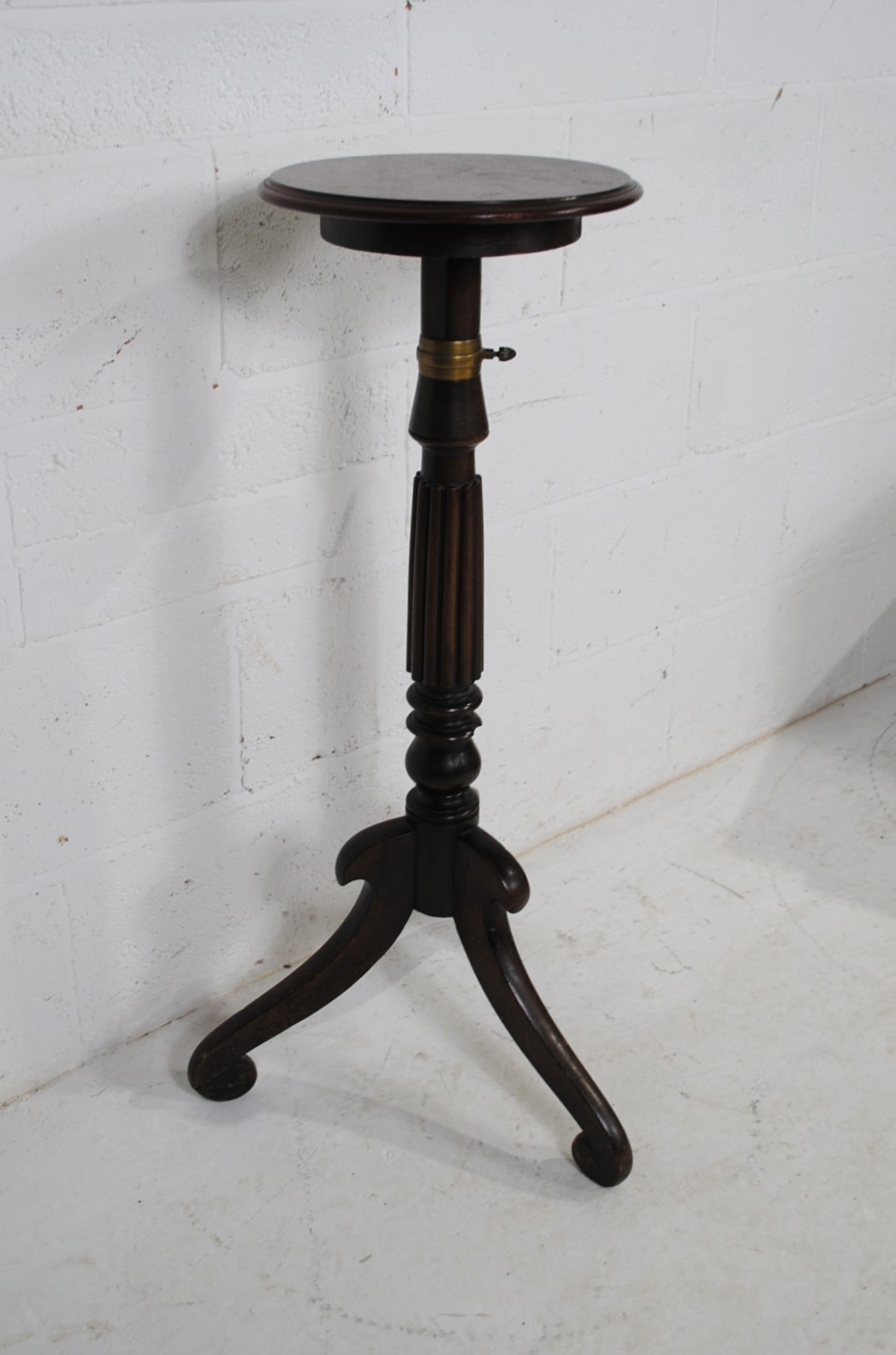 An antique mahogany adjustable plant stand - Image 3 of 4