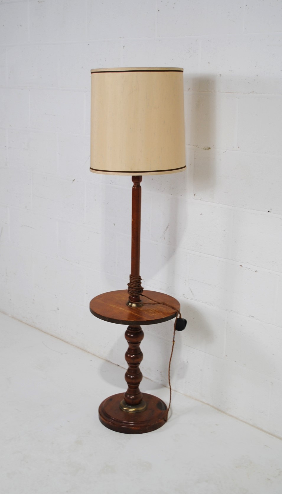 A wooden standard lamp with table base - Image 3 of 3