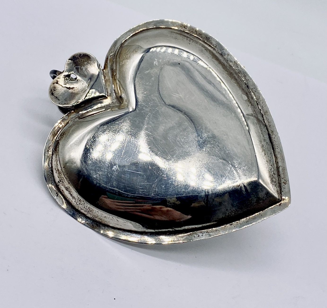A hallmarked silver heart shaped chamber stick - Image 3 of 3