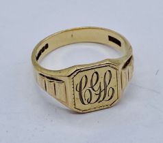 A gentleman's 9ct gold signet ring, size U, weight 6.1g