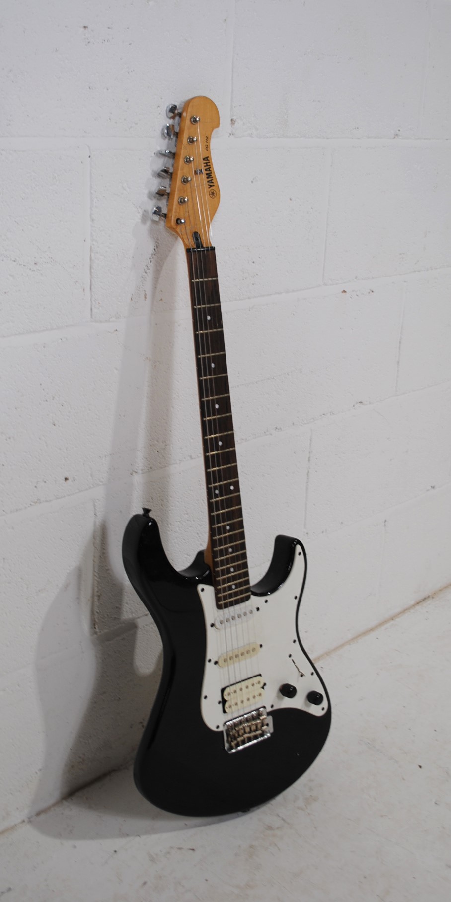 A Yamaha EG 112 black Stratocaster electric guitar - Image 3 of 7