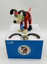A boxed Gromit Unleashed "Santa Paws" official figurine