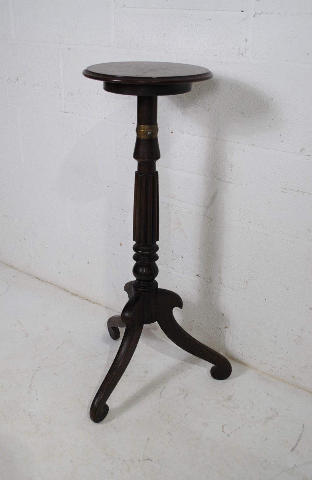 An antique mahogany adjustable plant stand - Image 2 of 4