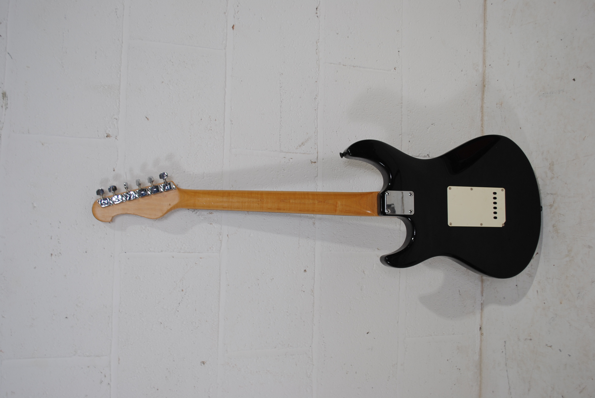 A Yamaha EG 112 black Stratocaster electric guitar - Image 6 of 7