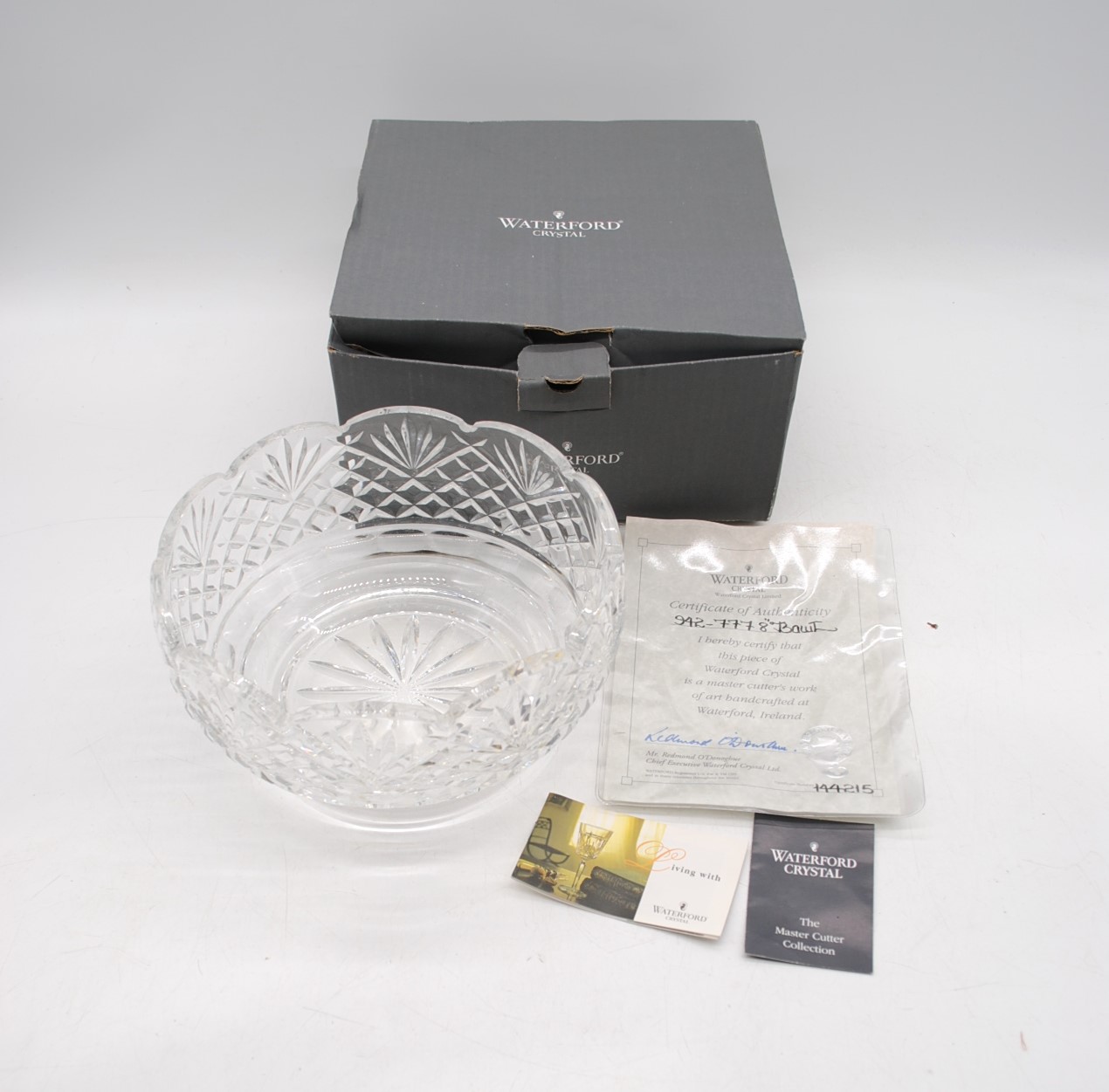 A pair of Shelley cups and saucers, along with a Waterford crystal bowl, with COA and original box - Image 5 of 8