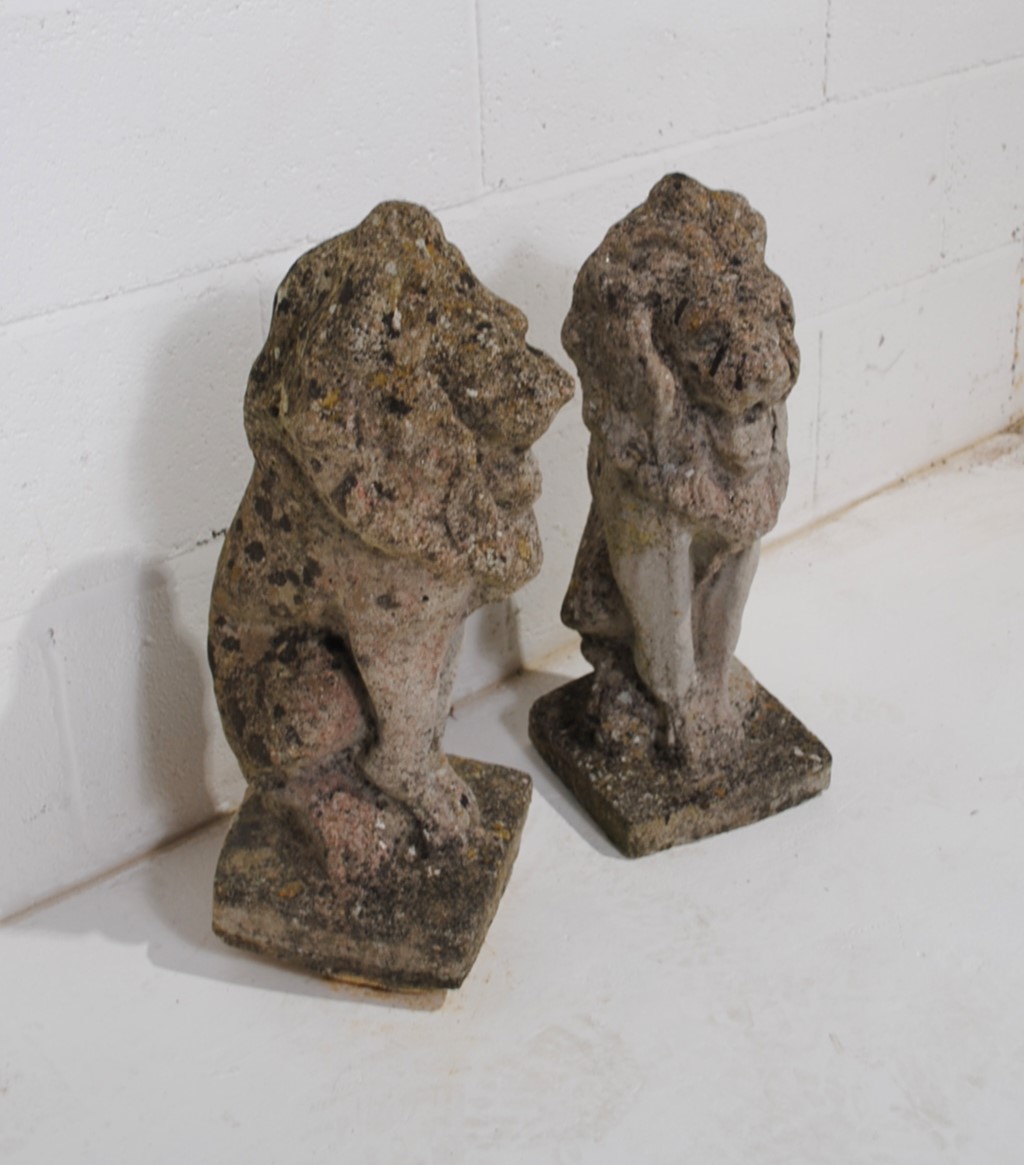 A pair of weathered garden lions - height 60cm - Image 3 of 3