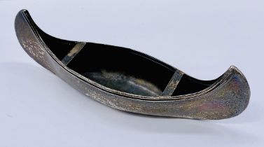 A hallmarked silver canoe, length 17.5cm, weight 73.1g