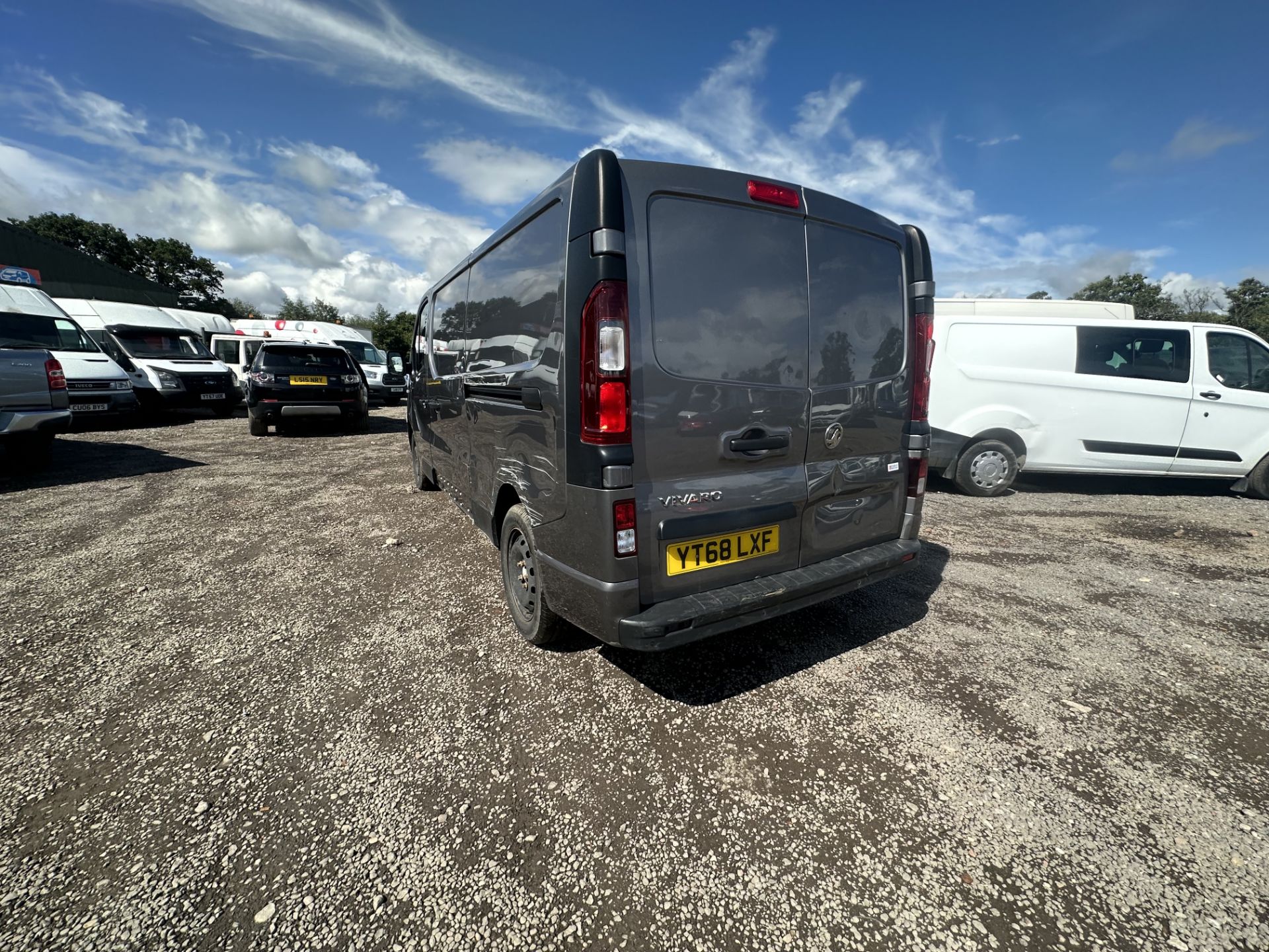 YT68LXF Model: 68 PLATE VAUXHALL VIVARO L2 1.6 CDTI 120PS SPORTIVE - Image 14 of 25