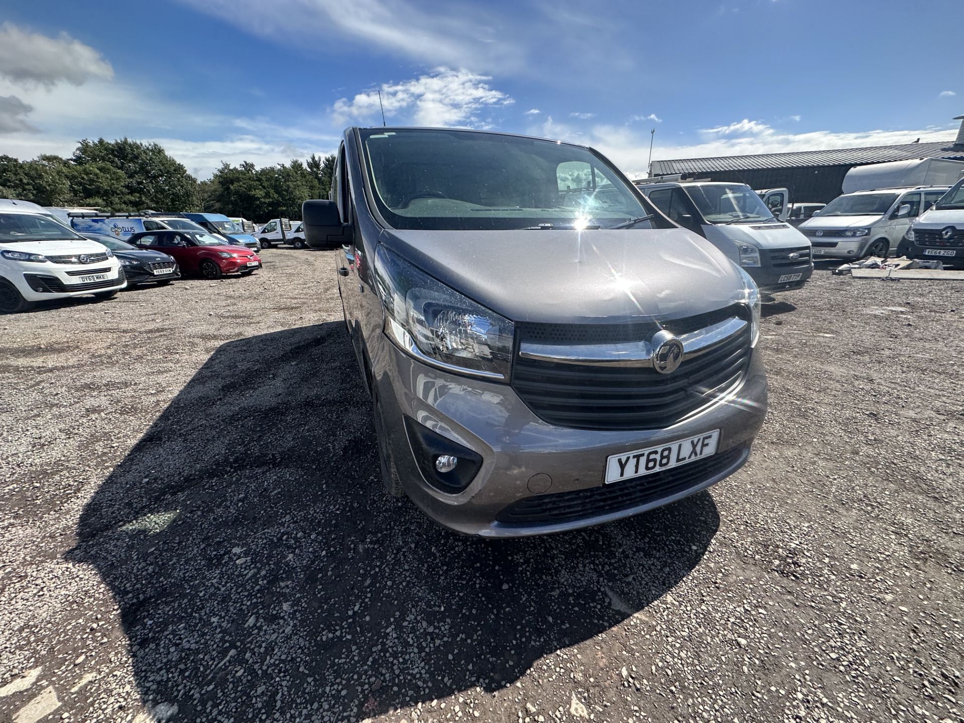 YT68LXF Model: 68 PLATE VAUXHALL VIVARO L2 1.6 CDTI 120PS SPORTIVE - Image 2 of 25