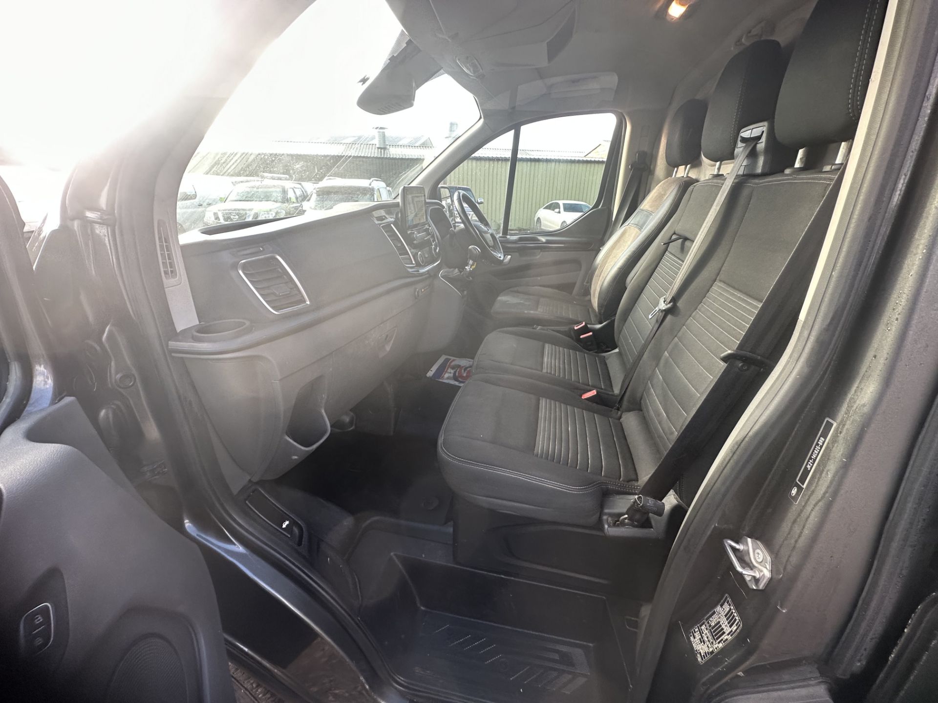 P888PGA Model: 2019 FORD TRANSIT CUSTOM TRANSIT CUSTOM 300 LIMITED Body: Grey - Image 8 of 21