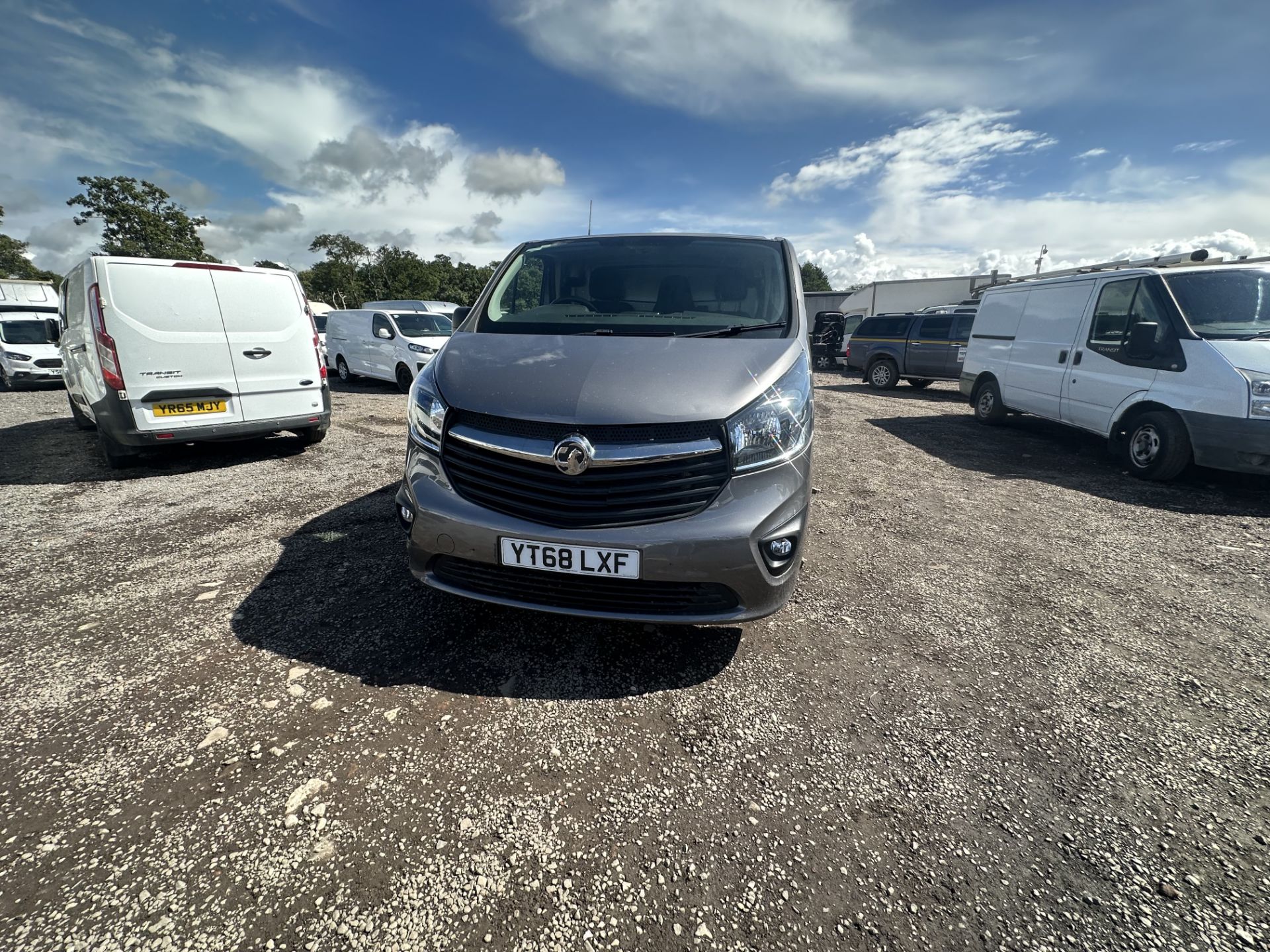 YT68LXF Model: 68 PLATE VAUXHALL VIVARO L2 1.6 CDTI 120PS SPORTIVE - Image 20 of 25