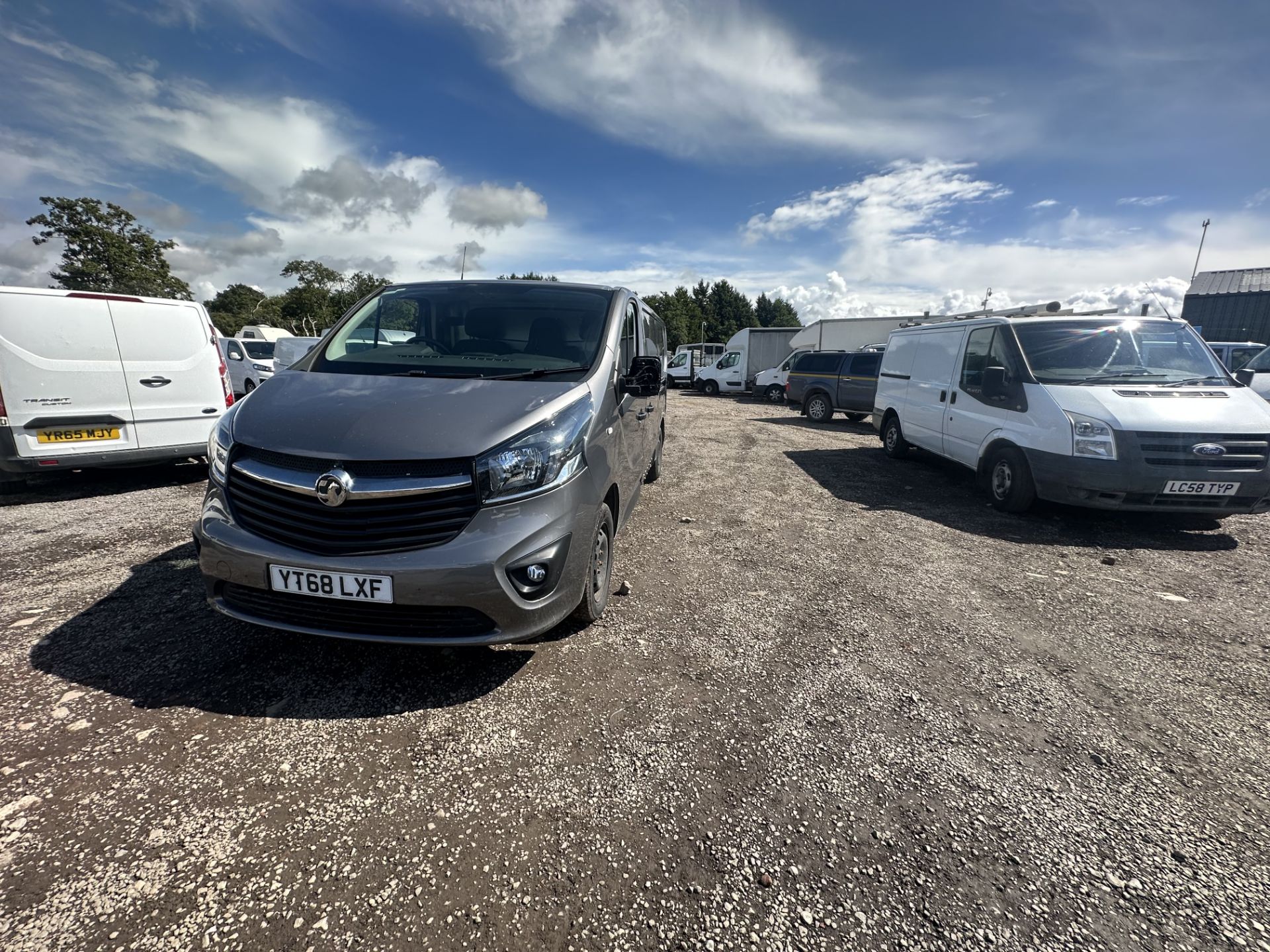 YT68LXF Model: 68 PLATE VAUXHALL VIVARO L2 1.6 CDTI 120PS SPORTIVE - Image 21 of 25