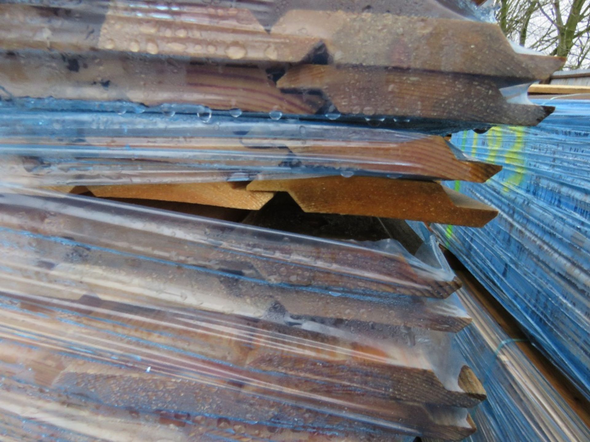 LARGE STACK (2 X PACKS) OF UNTREATED SHIPLAP TIMBER FENCING BOARDS: 1.83M LENGTH APPROX. - Image 2 of 3