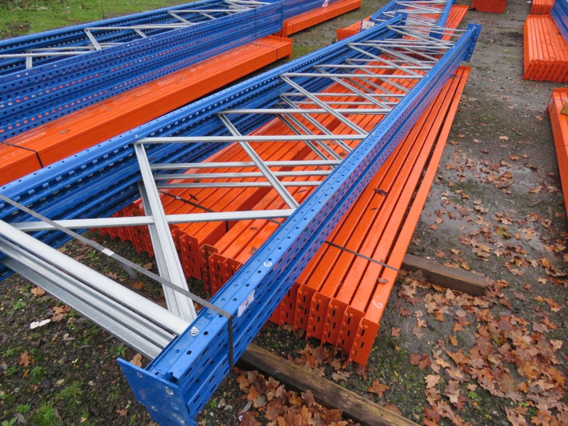 HEAVY DUTY PALLET RACKING: 5 X UPRIGHTS @ 5M HEIGHT WITH A WIDTH OF 0.9M, PLUS 24NO BEAMS @ 3.9M LEN