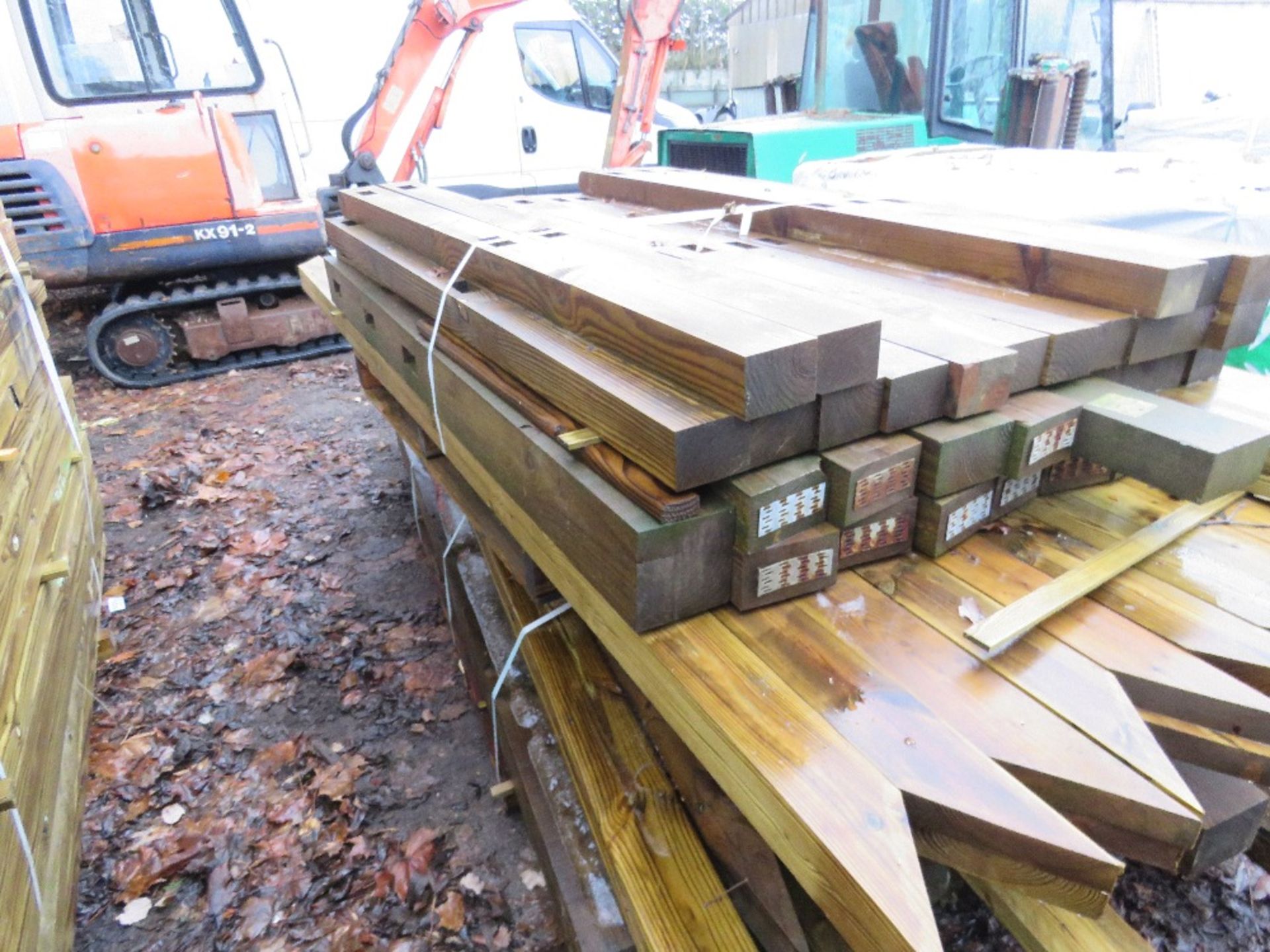 2 X PALLETS OF ASSORTED TREATED TIMBER FENCING POSTS ETC. - Image 3 of 5