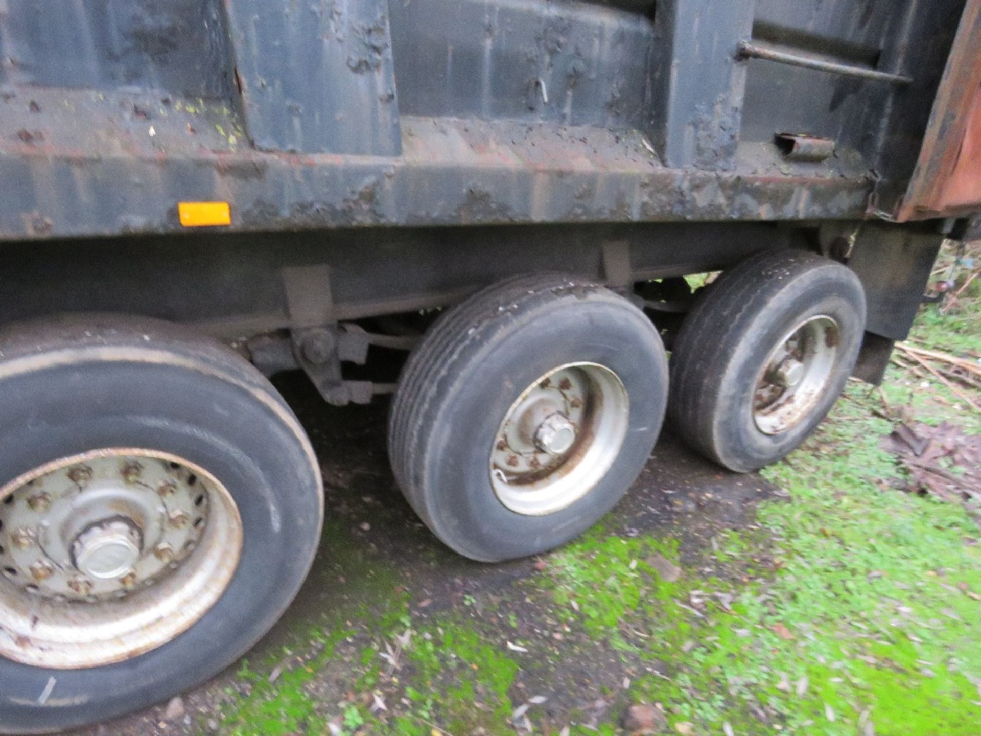 TRENT MF WEIGHTLIFTER TRIAXLE SCRAP SPECIFICATION ARTIC TRAILER , 36TONNE GROSS, BARN DOORS, HEAVY D - Image 5 of 7