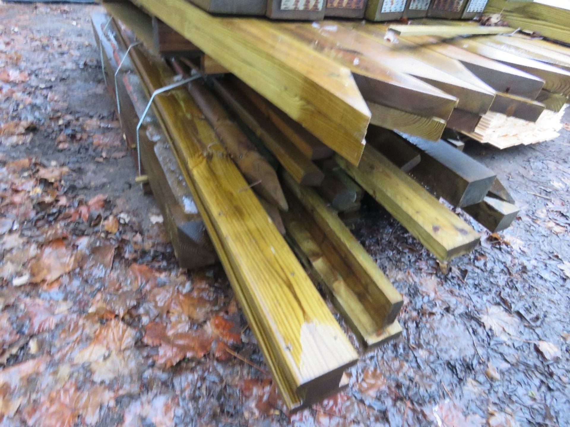 2 X PALLETS OF ASSORTED TREATED TIMBER FENCING POSTS ETC. - Image 4 of 5