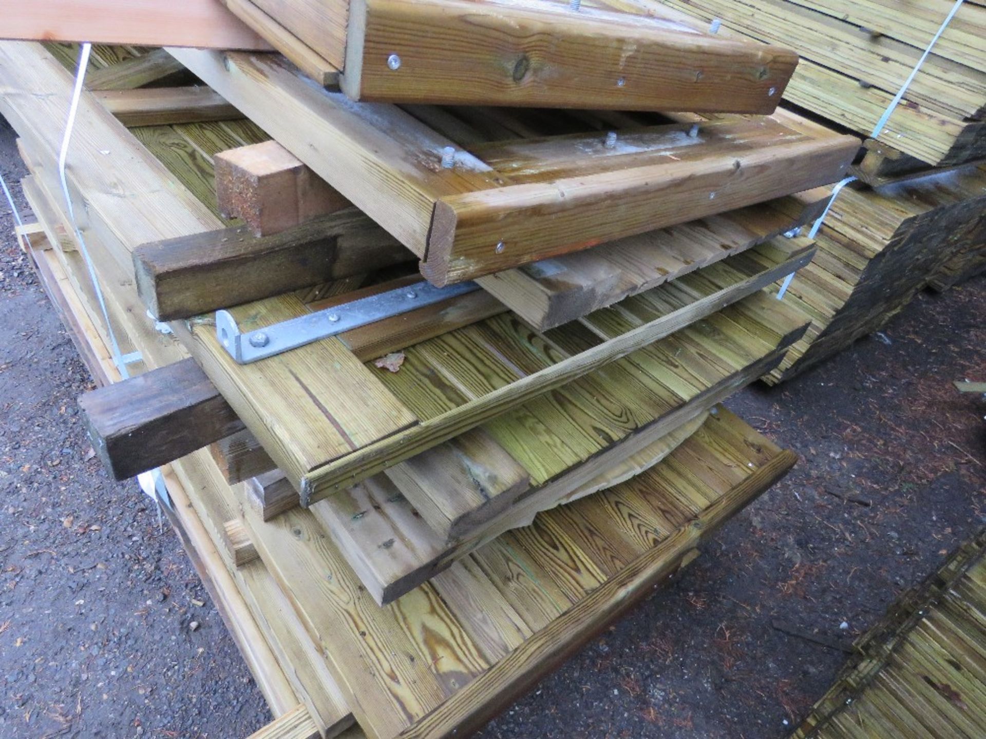STACK OF 11NO WOODEN GARDEN GATES. - Image 3 of 3