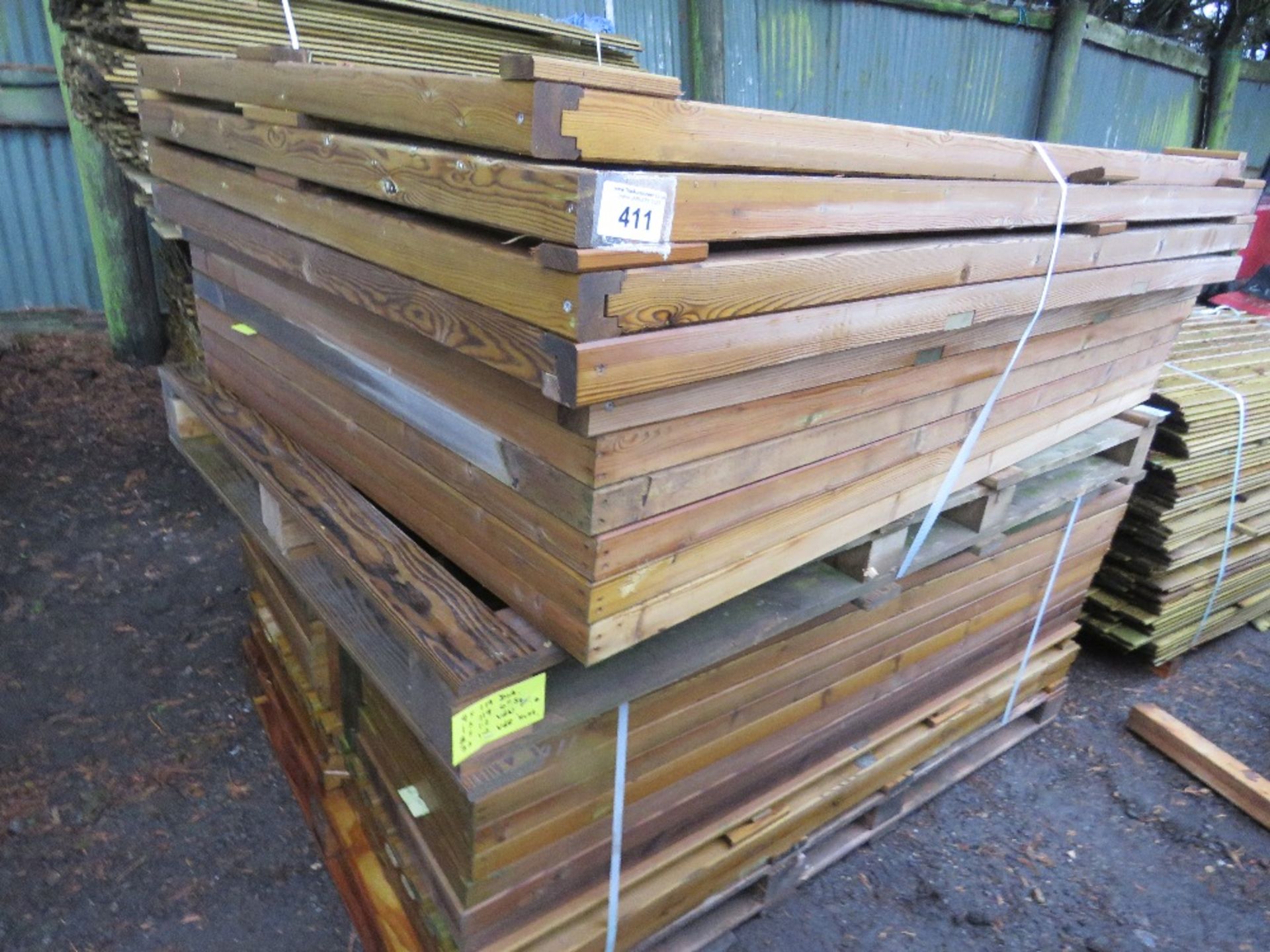 2 X PALLETS OF ASSORTED FENCE PANELS, NARROW AND WIDE ONES.