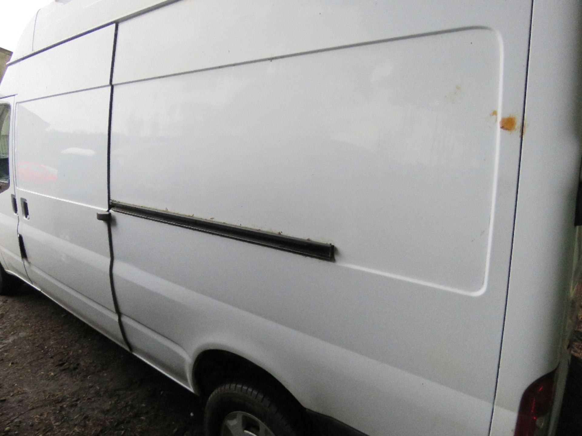 FORD TRANSIT HIGH TOP PANEL VAN REG: RS60 VAN. WITH V5, TESTED UNTIL 11.10.23. REGISTERED 15/02/2011 - Image 5 of 12