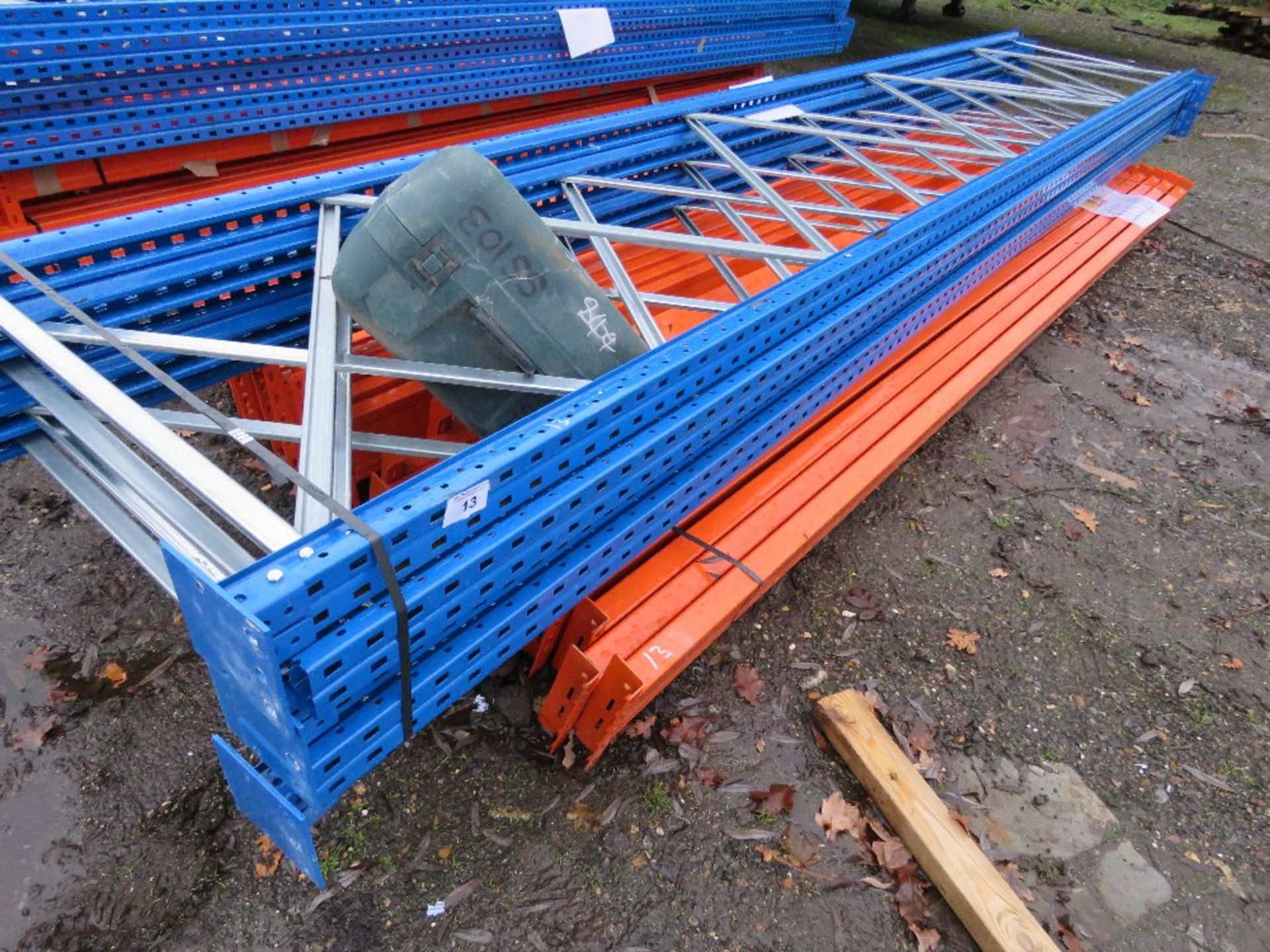 HEAVY DUTY PALLET RACKING: 5 X UPRIGHTS @ 5M HEIGHT WITH A WIDTH OF 0.9M, PLUS 24NO BEAMS @ 3.9M LEN