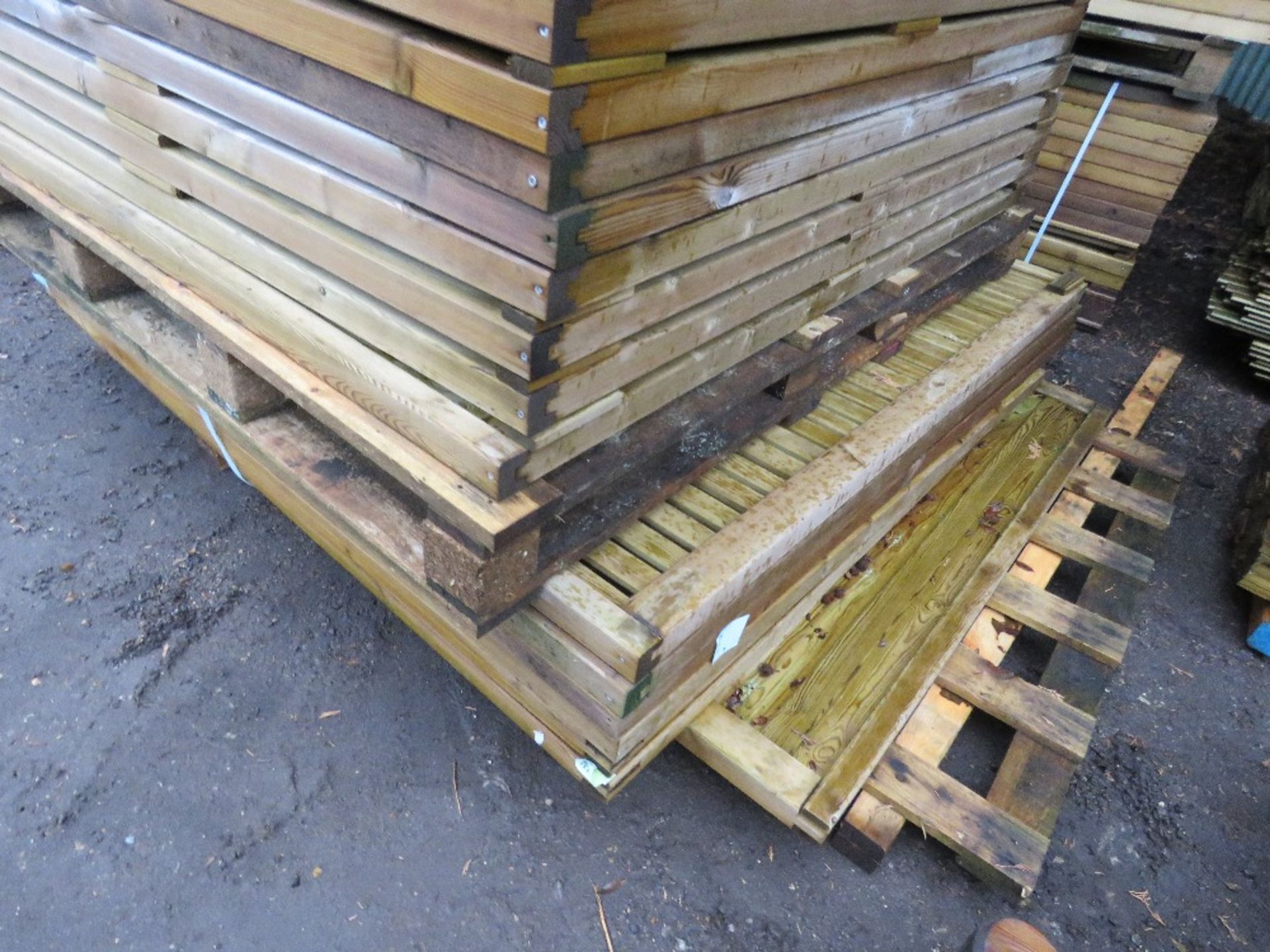 2 X PALLETS OF ASSORTED WOODEN FENCE PANELS. 18NO IN TOTAL APPROX. - Image 3 of 4