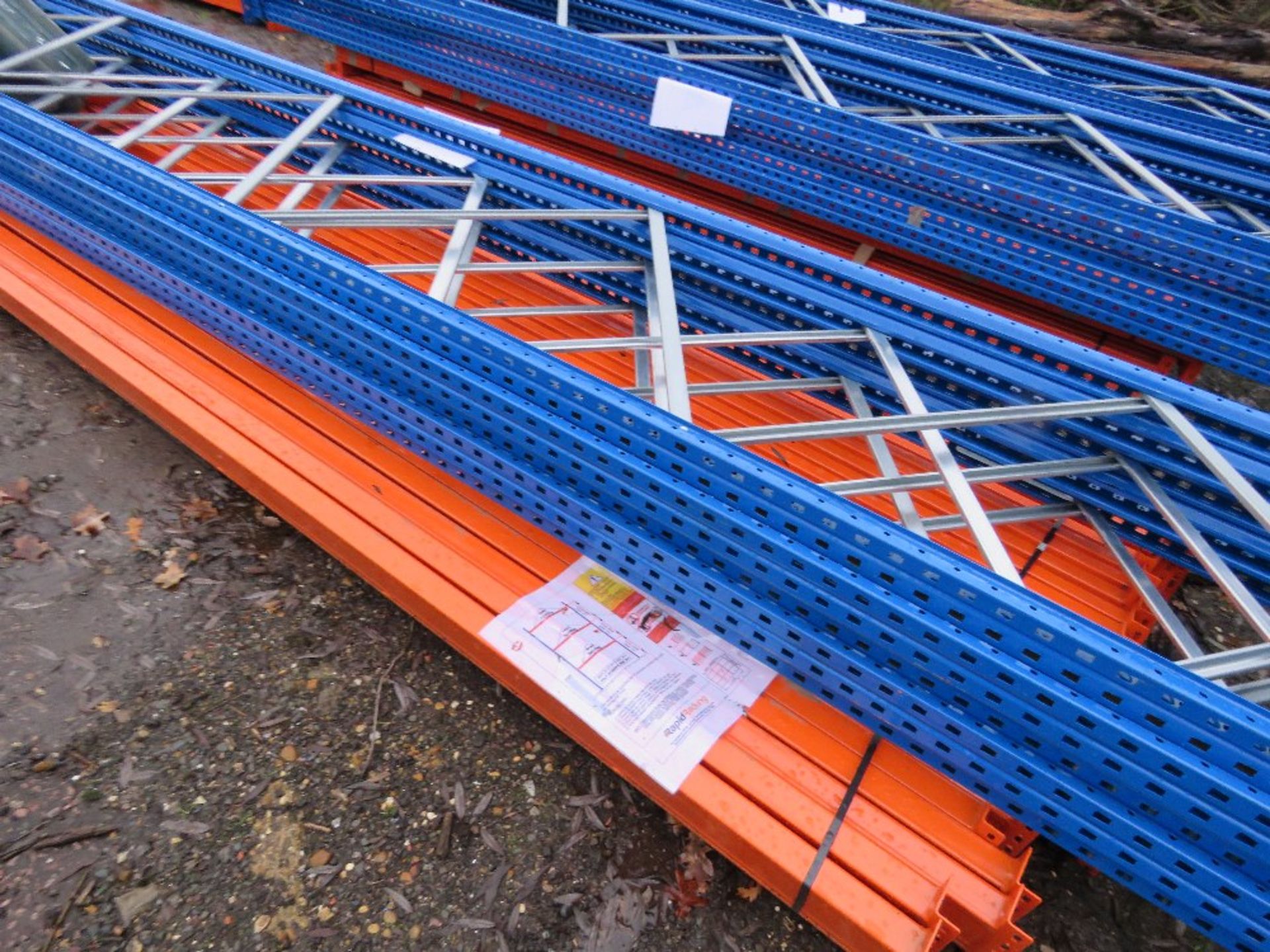 HEAVY DUTY PALLET RACKING: 5 X UPRIGHTS @ 5M HEIGHT WITH A WIDTH OF 0.9M, PLUS 24NO BEAMS @ 3.9M LEN - Bild 5 aus 5