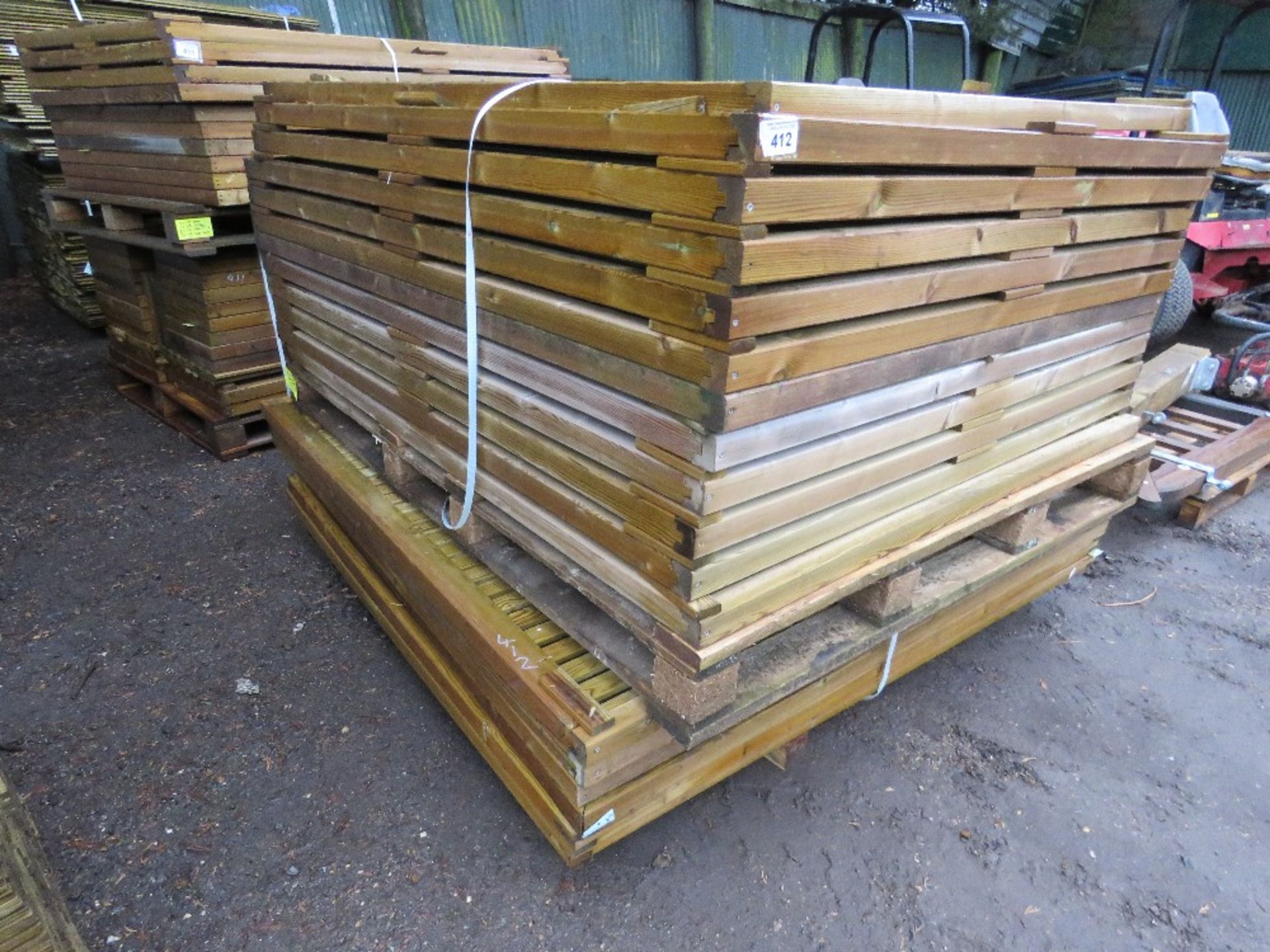2 X PALLETS OF ASSORTED WOODEN FENCE PANELS. 18NO IN TOTAL APPROX.