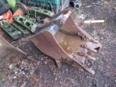 2FT WIDE EXCAVATOR BUCKET ON 45MM KLAC FIXINGS.. DIRECT FROM A LOCAL GROUNDWORKS COMPANY AS PART