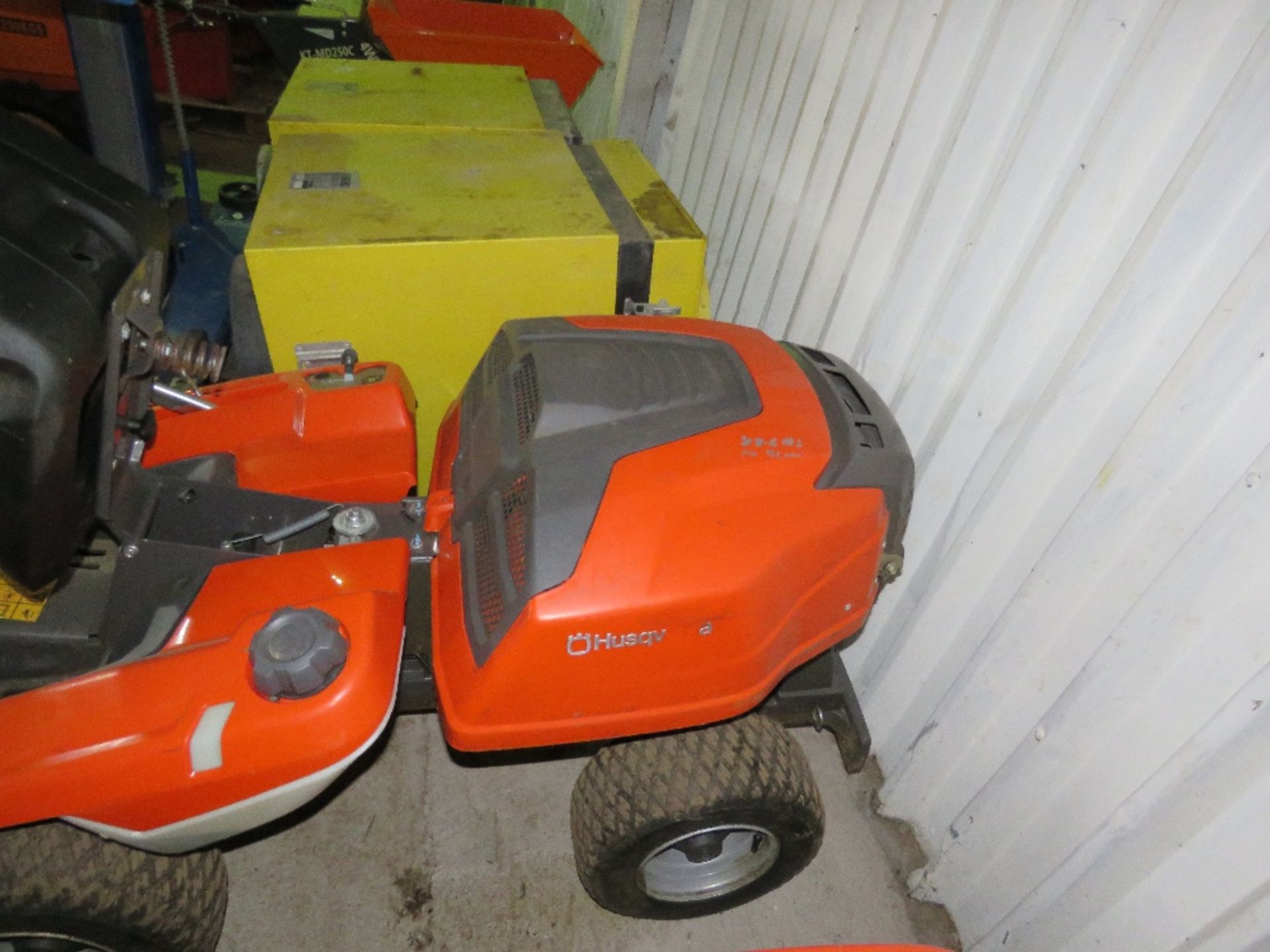 HUSQVARNA R214C RIDER RIDE ON MOWER WITH 94CM WIDE OUTFRONT DECK, YEAR 2022, 88 REC HOURS. WHEN TEST - Image 3 of 3