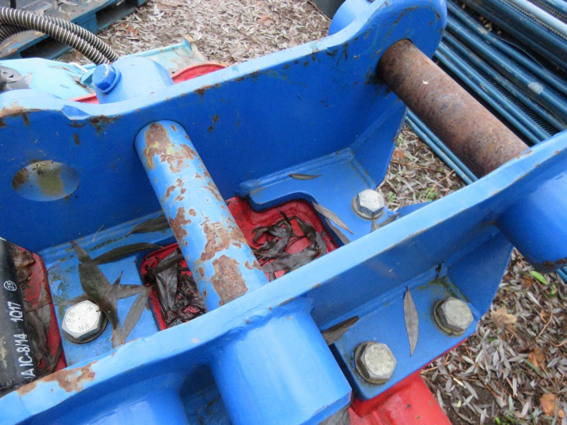 VALUTECH HEAVY DUTY CRUSHER BUCKET, CURRENTLY ON 45MM PINS. IDEALLY SUITED TO 8 TONNE EXCAVATOR. YEA - Image 5 of 6