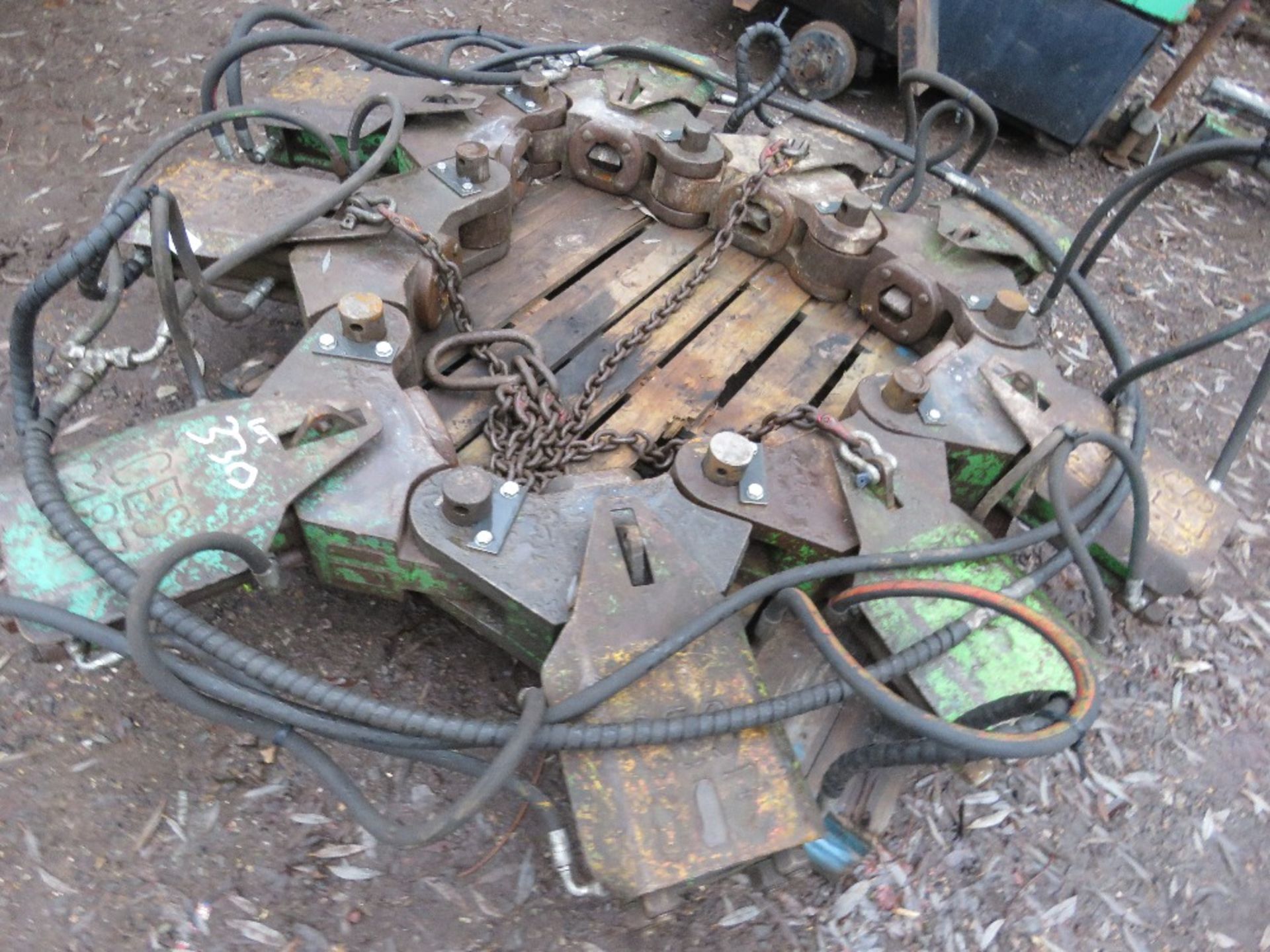 HYDRAULIC POWERED EXCAVATOR MOUNTED PILE CRACKING RING, 1 METRE INTERNAL DIAMETER APPROX. WITH MOUNT - Image 2 of 3