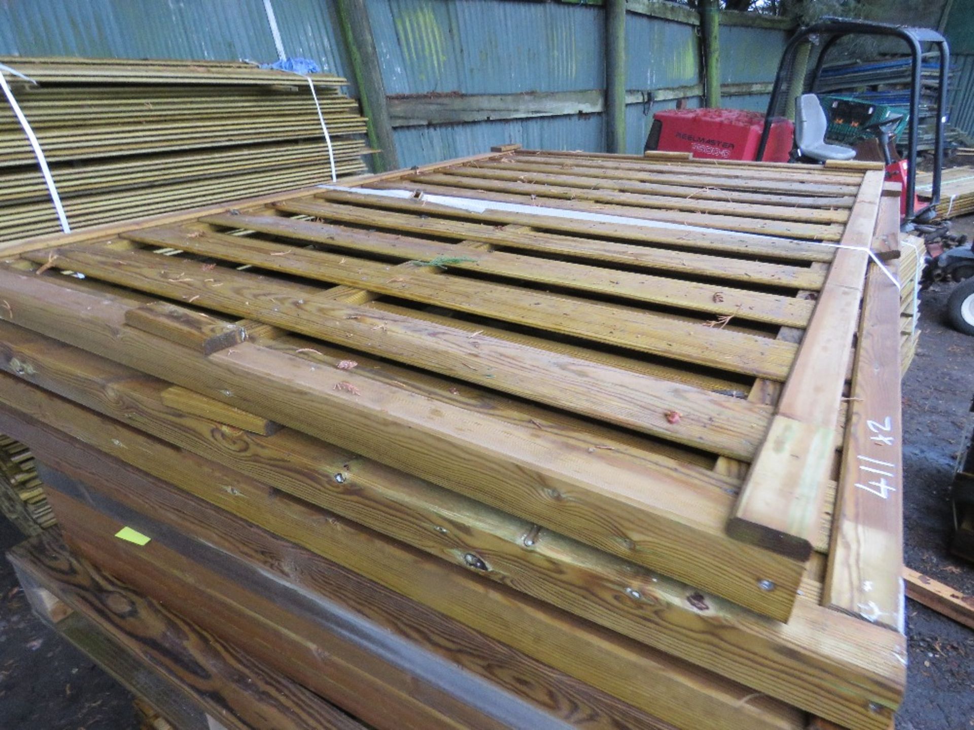 2 X PALLETS OF ASSORTED FENCE PANELS, NARROW AND WIDE ONES. - Image 2 of 4