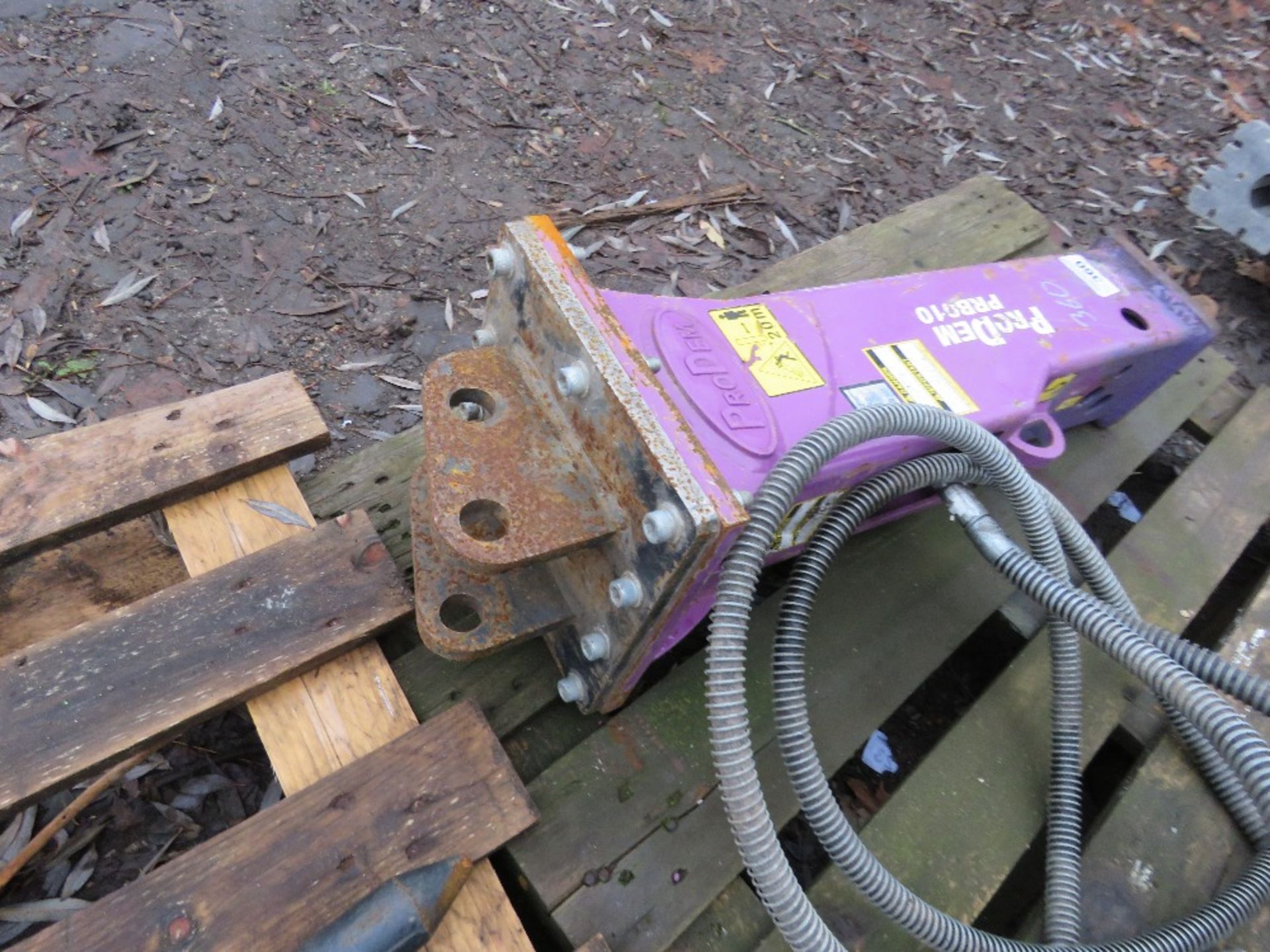 PRODEM PRB010 EXCAVATOR MOUNTED BREAKER, 30MM PINS. THIS LOT IS SOLD UNDER THE AUCTIONEERS MARGIN - Image 3 of 4