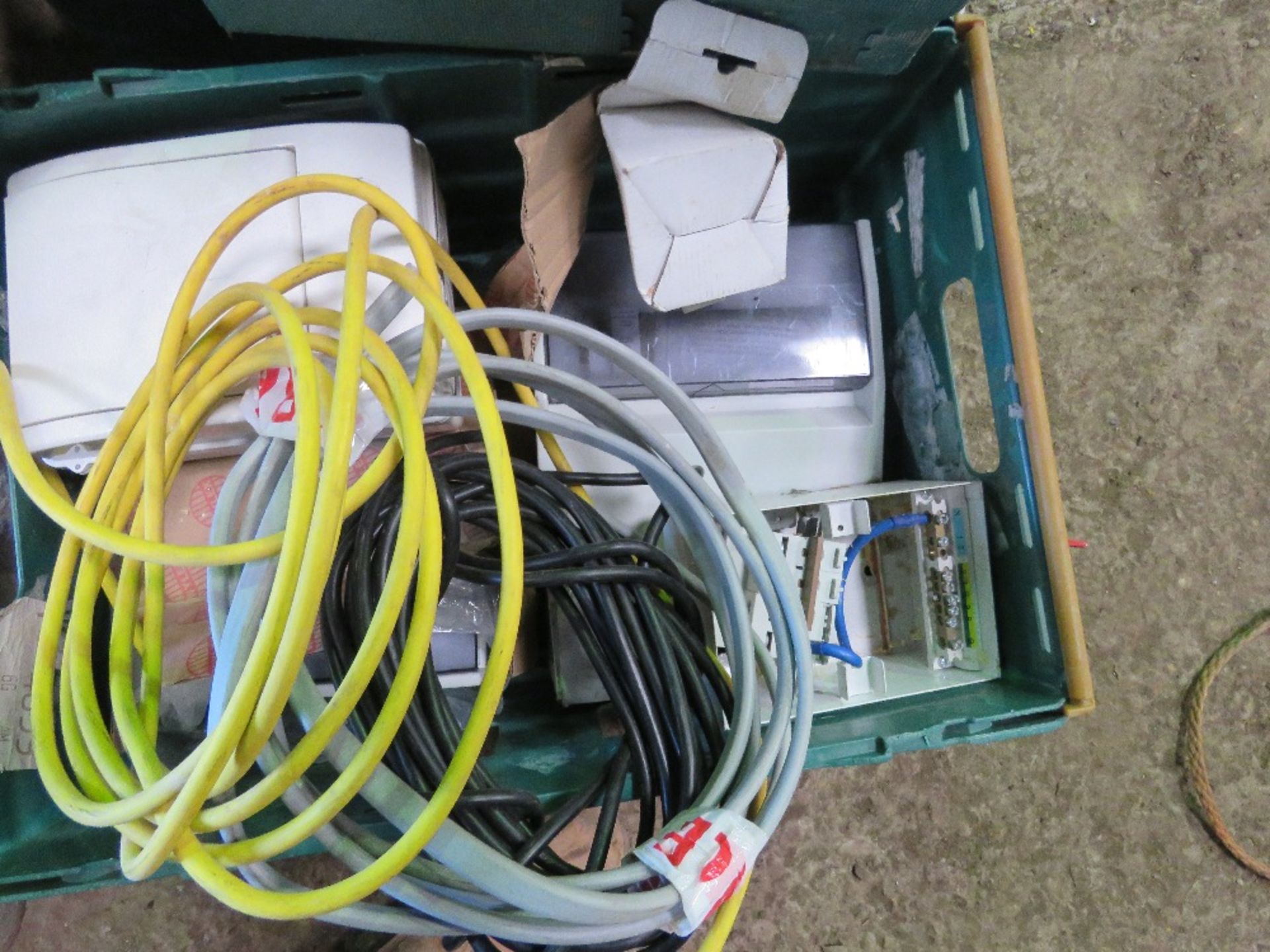 6 X BOXES OF ELECTRICAL ITEMS AND SUNDRIES. THIS LOT IS SOLD UNDER THE AUCTIONEERS MARGIN SCHEME, - Image 8 of 9