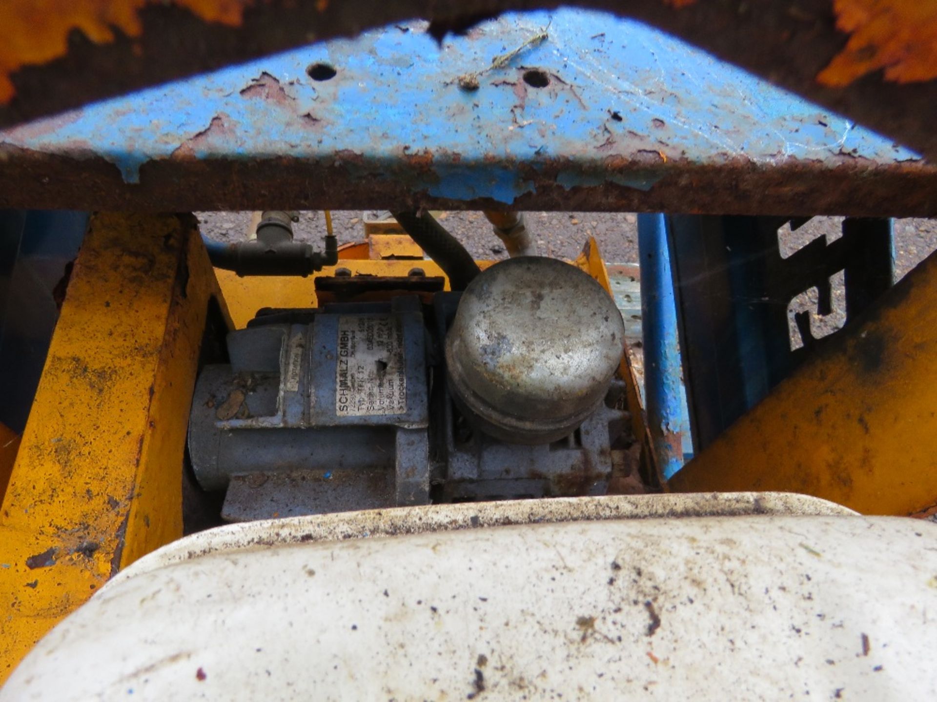 PROBST HONDA ENGINED SUCTION SLAB LIFTING BARROW. THIS LOT IS SOLD UNDER THE AUCTIONEERS MARGIN S - Image 6 of 7