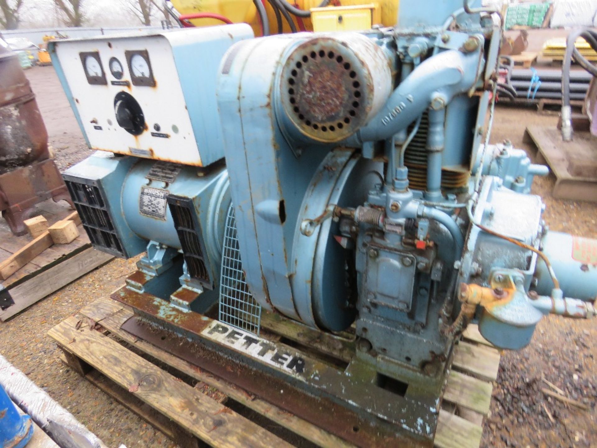 PETTER DIESEL ENGINED 4.9KW GENERATOR SET. - Image 4 of 8